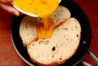 ببینید| طرز تهیه ساندویچ تخم مرغ برای شام به روش چینی ها