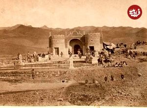 عکس؛ سفر به تاریخ؛ عکس دیده نشده از پروژۀ ساخت «چاپارخانۀ قم» در زمان ناصرالدین شاه