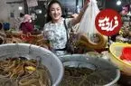 ببینید| غذای روستایی در کامبوج؛ پخت مارماهی با قارچ و فلفل