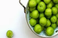 این افراد هرگز لب به گوجه سبز نزنند!