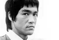 عکس| سفر در زمان؛ «بروسلی» در کنار پدر و مادرش در کولون هنگ کنگ؛ سال 1337