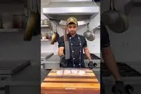 ببینید| غذای خیابانی در ایران؛ هنرنمایی دو آشپز ماهر در تهیه کباب فرانسوی