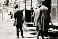 عکس| سفر به ایران قدیم؛ زنان تهرانی سوار بر «واگن اسبی»؛ 100 سال قبل