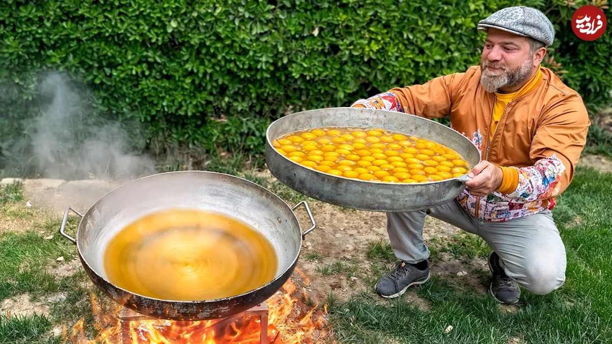 ببینید؛ غذای روستایی در آذربایجان؛ پخت یک غذای سنتی با گوجه و تخم مرغ