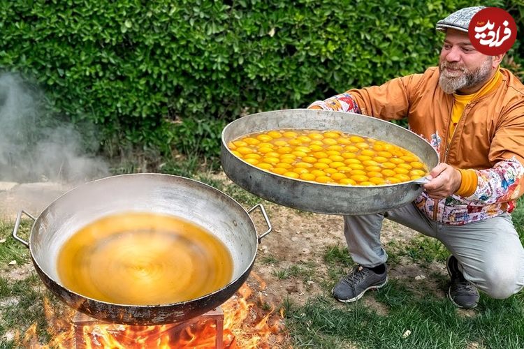 ببینید؛ غذای روستایی در آذربایجان؛ پخت یک غذای سنتی با گوجه و تخم مرغ