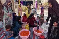 (ویدئو) نحوه تهیه ترشی خانگی و محلی به سبک زنان و دختران روستایی بختیاری