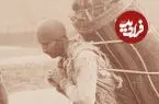 عکس| سفر زمان؛ تصویری از چند «حمال» در بیرون از یک کاروانسرا در دوران قاجار