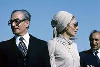 سفر در زمان؛ یادداشت‌های علم، جمعه ۲۰ بهمن ۱۳۵۱: وصیت نامه‌ام را به علیا حضرت شهبانو می‌سپارم