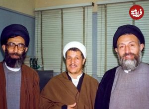 عکس؛ سفر به تاریخ؛ «شهید بهشتی، شهید باهنر و رهبر انقلاب» سر سفرۀ غذا؛ سال 1359