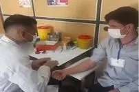 (ویدئو) تصاویری جالب از خون‌گیری موزیکال در یک آزمایشگاه؛ داداش خون‌گیری فقط یه شوخیه!