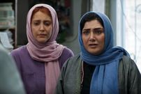 عکس| سفر زمان؛ «باران کوثری» در آغوش «سولماز غنی» در پشت‌صحنه سریال «آفتاب‌پرست»