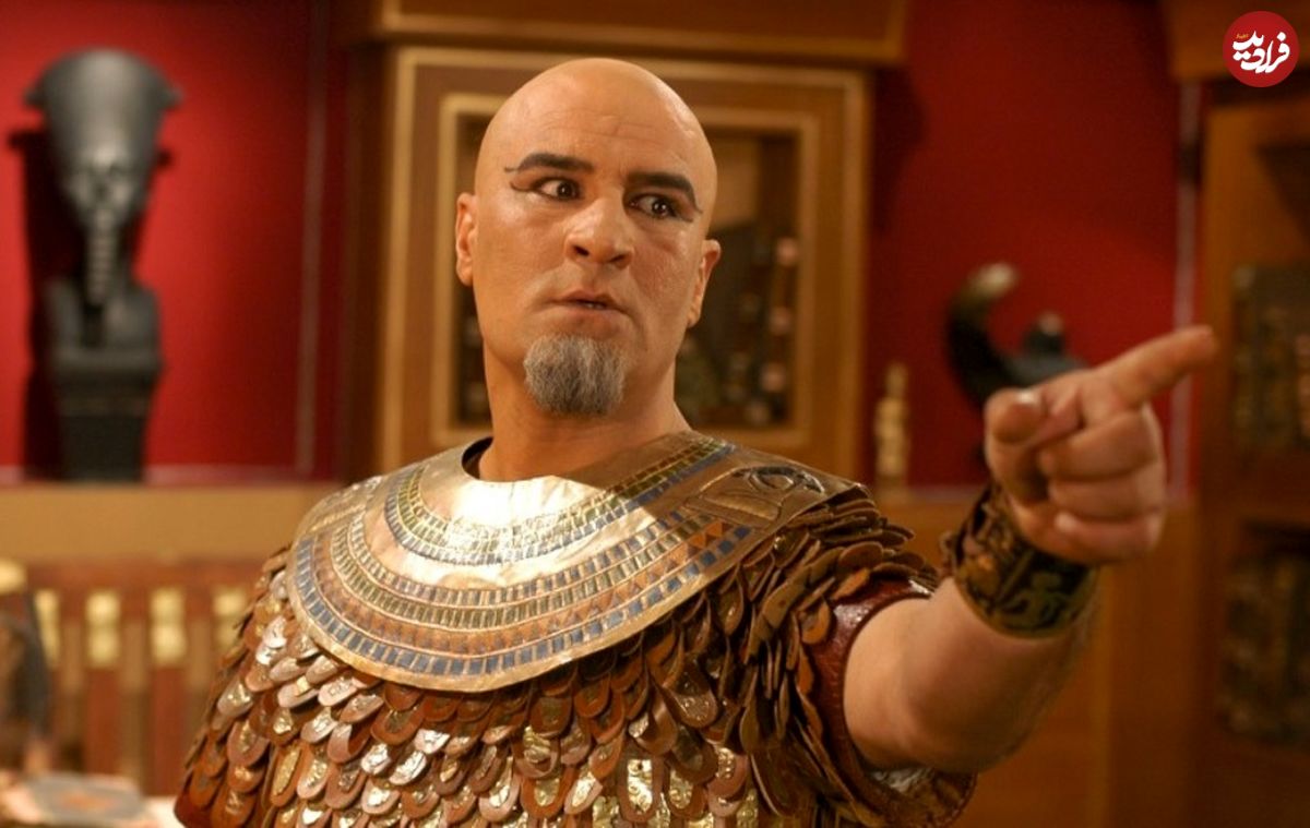 عکس| سفر زمان؛ سخنرانی «پوتیفار» در مراسم ترحیم «فرج‌الله سلحشور» کارگردان سریال یوسف