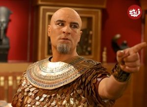 عکس| سفر زمان؛ سخنرانی «پوتیفار» در مراسم ترحیم «فرج‌الله سلحشور» کارگردان سریال یوسف