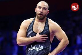 ببینید؛ خواستگاری یواشکی یک دختر جوان از کشتی‌گیر تیم ملی در فرودگاه!