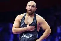 ببینید؛ خواستگاری یواشکی یک دختر جوان از کشتی‌گیر تیم ملی در فرودگاه!