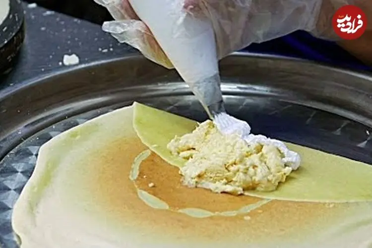 ببینید| غذای خیابانی در ویتنام؛ تهیه پنکیک با دوریان و موز در هانوی