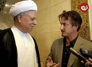 عکس| سفر زمان؛ «هاشمی رفسنجانی» در حال خواندن حکم نخست‌وزیری مهدی بازرگان؛ 15 بهمن 57