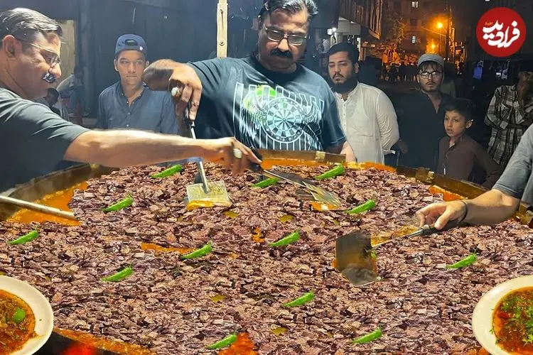 ببینید؛ غذای خیابانی در پاکستان؛ پخت خوراک جگر و فلفل پر طرفدار در پیشاور 