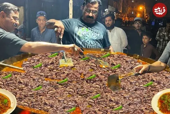 ببینید؛ غذای خیابانی در پاکستان؛ پخت خوراک جگر و فلفل پر طرفدار در پیشاور 