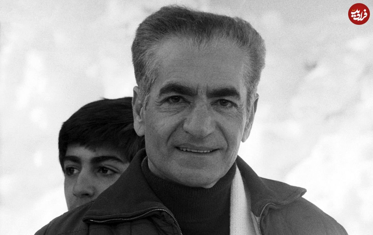 عکس| سفر در زمان؛ بازدید «محمدرضا پهلوی» از دبیرستان البرز؛ سال 1353