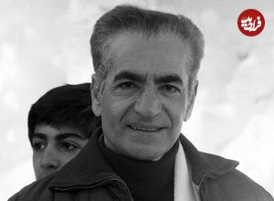 عکس| سفر در زمان؛ بازدید «محمدرضا پهلوی» از دبیرستان البرز؛ سال 1353