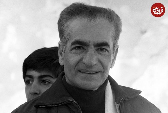 عکس| سفر در زمان؛ بازدید «محمدرضا پهلوی» از دبیرستان البرز؛ سال 1353