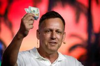 میلیارد آمریکایی به دانشجویان بابت انصراف 100 هزار دلار می‌دهد؛ او معتقد است که دانشگاه خلاقیت را می کشد و جوانان را بدهکار می کند!