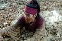 عکس| سفر به تاریخ؛ پشت‌صحنۀ بیرون کشیدن «جومونگ» از باتلاق گِل