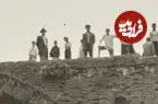 عکس| سفر زمان؛ عکس یادگاری «لنگرودی‌ها» بر روی پل تاریخی؛ 76 سال قبل