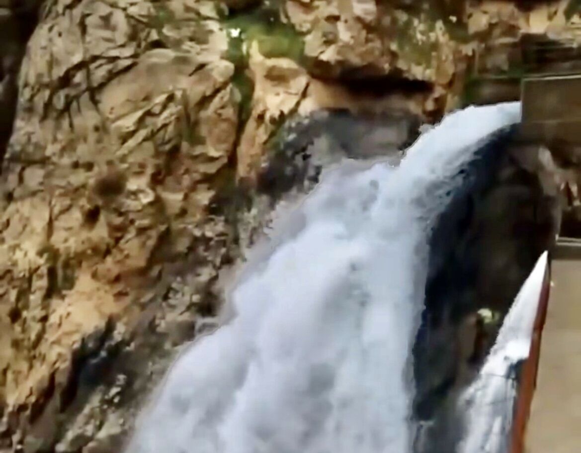 (ویدئو) پر آب ترین چشمه ایران خروشید؛ تأمین آب آشامیدنی ۲ میلیون نفر از این چشمه