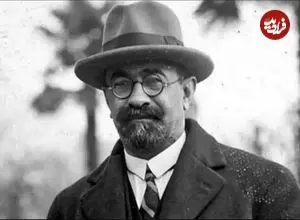 عکس| سفر در زمان؛ «محمدعلی فروغی» در جریان یک سفر و در کنار رضاخان