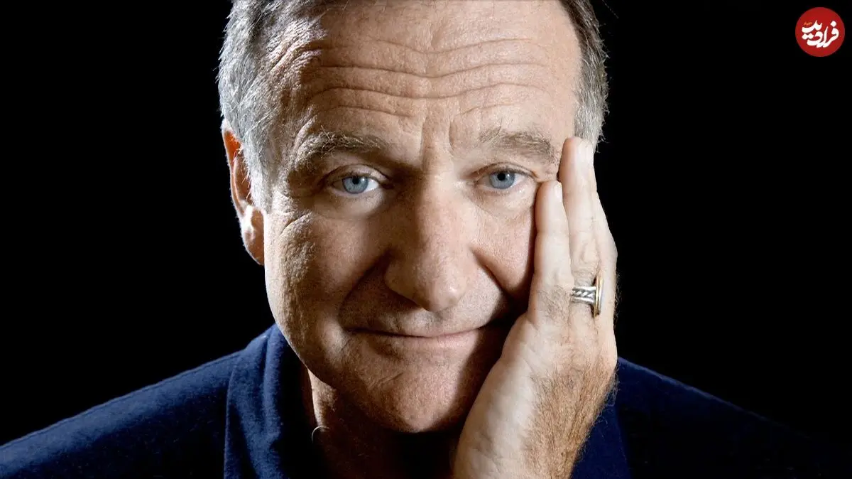 عکس| سفر در زمان؛ «رابین ویلیامز» در حال قدم زدن با یک خانم جوان در نیویورک؛ سال 1348