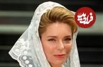 عکس؛ سفر در زمان؛ ملکه نور و ملک حسین، پادشاه اردن در حیاط کاخ سلطنتی در امان؛ سال 1357