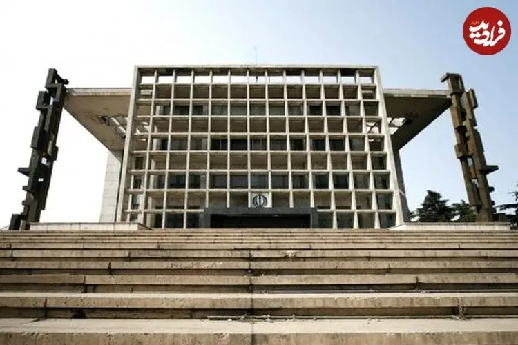 تصاویر/ تخریب ساختمان قدیم مجلس در حمله هوایی به تهران