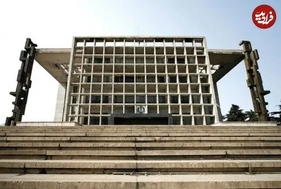 تصاویر/ تخریب ساختمان قدیم مجلس در حمله هوایی به تهران