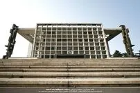 تصاویر/ تخریب ساختمان قدیم مجلس در حمله هوایی به تهران