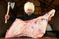 ببینید| غذای روستایی در روسیه؛ تهیه سوسیس و همبرگر خانگی با گوشت گاو در روستا