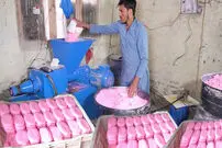 (ویدئو) مراحل تولید صابون در کارگاه های قدیمی و سنتی پاکستان