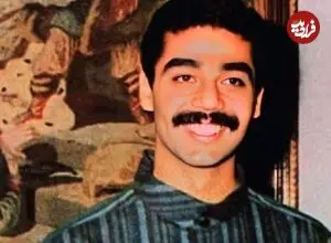 عکس| سفر زمان؛ «عدی، پسر صدام» با اسلحه جنگی و در حیاط خانه اش؛ دهه 70