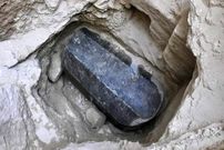 (تصاویر) این تابوت باستانی متفاوت و عجیب در مصر کشف شد