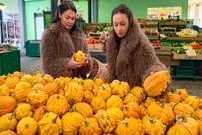 ببینید| غذای روستایی در اوکراین؛ پخت کدو تنبل کوچک پر شده با گوشت، قارچ و گوجه در تنور