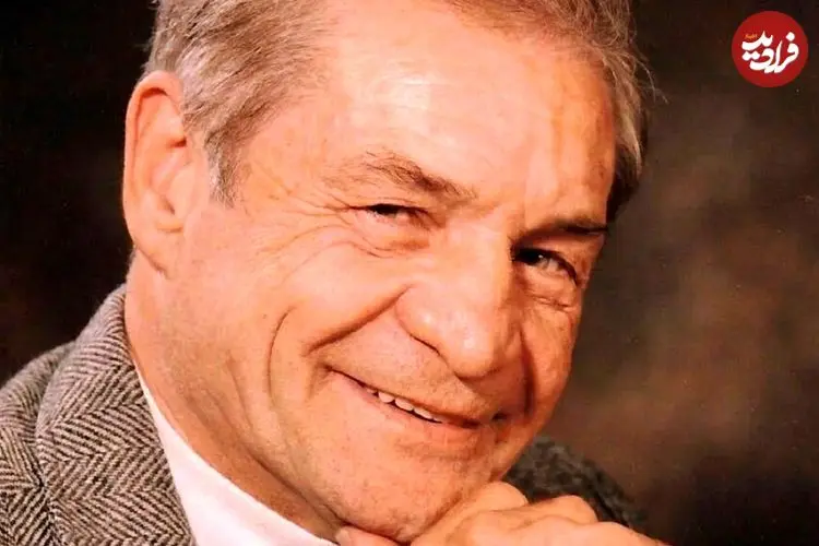 عکس| سفر در زمان؛ «بختیار ایمانوردی و فرزندانش» بر سر مزار پدرش؛ سال 1400