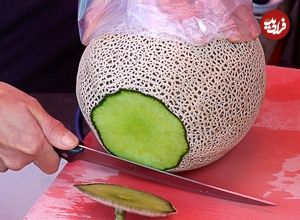 ببینید؛ برش زدن ماهرانه و سریع هندوانه، آناناس و طالبی توسط فروشنده کره ای 