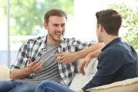 غم‌ها را به هم بگوییم نه به دیوار!