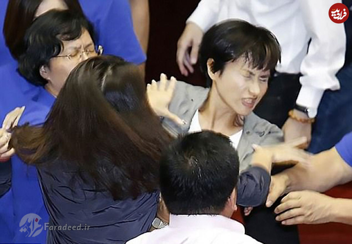 تصاویر/ کتکاری شدید در پارلمان تایوان