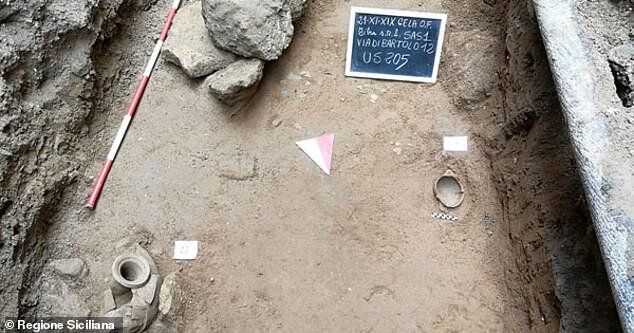 کشف گورستان باستانی در ایتالیا
