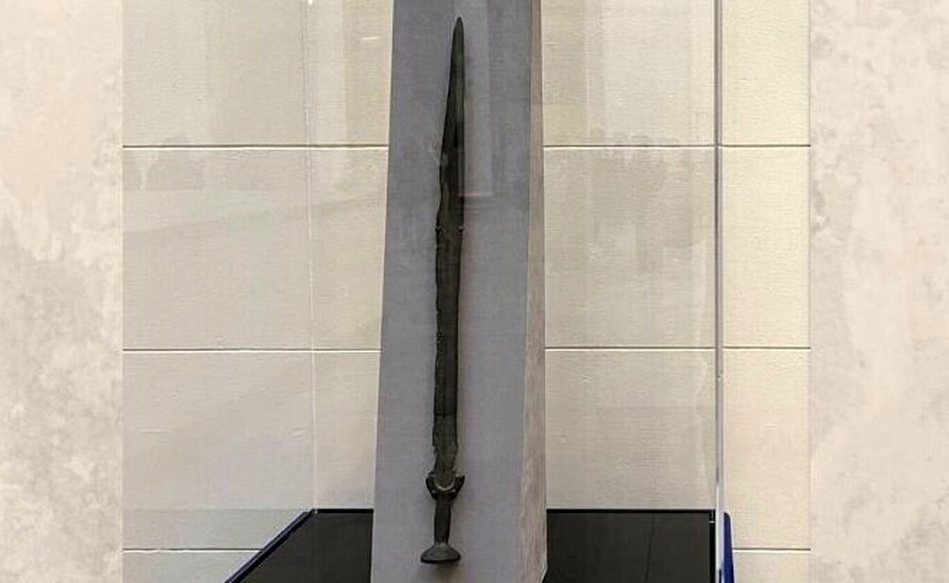 یک کشف جالب چند هزار ساله؛ این شمشیر تقلبی، اصل از آب درآمد!