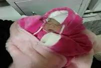 عکس/ کشف نوزاد یک روزه در سطل زباله