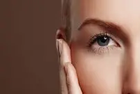 بهترین روش‌ها برای درمان چروک‌های دور چشم