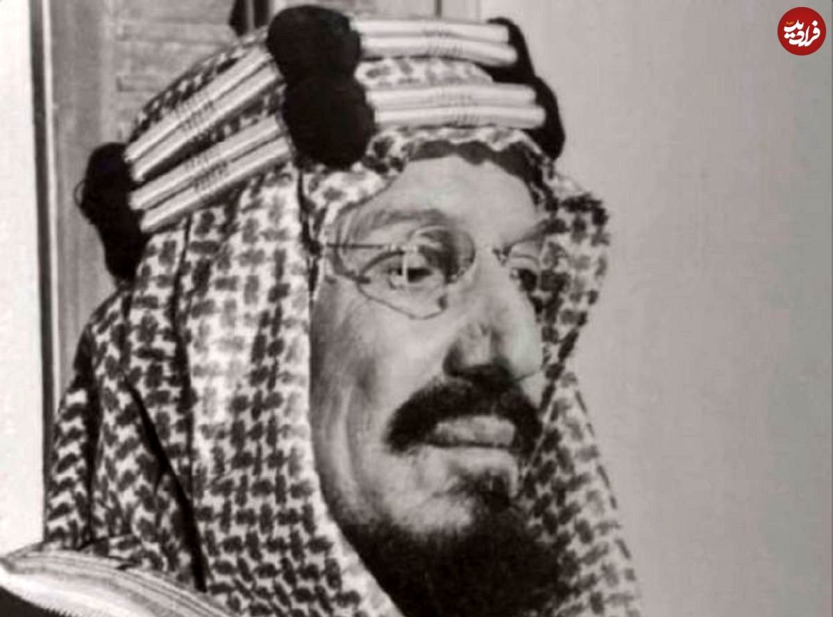 عکس؛ سفر در زمان؛ ملک عبدالعزیز، پادشاه اول عربستان در جلسه با یمنی ها؛ سال 1312